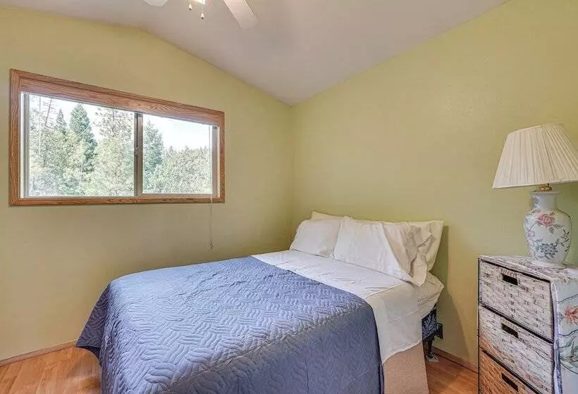 Hiking Trail On Site: Mtn View Eagle Point Retreat