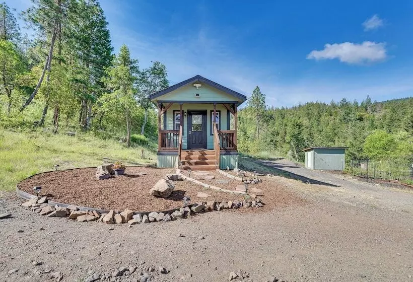 Hiking Trail On Site: Mtn View Eagle Point Retreat