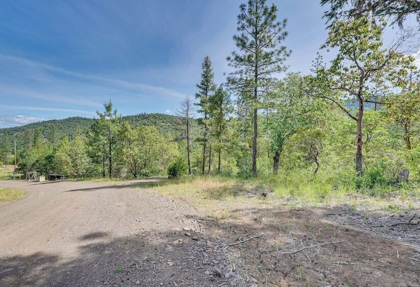 Hiking Trail On Site: Mtn View Eagle Point Retreat