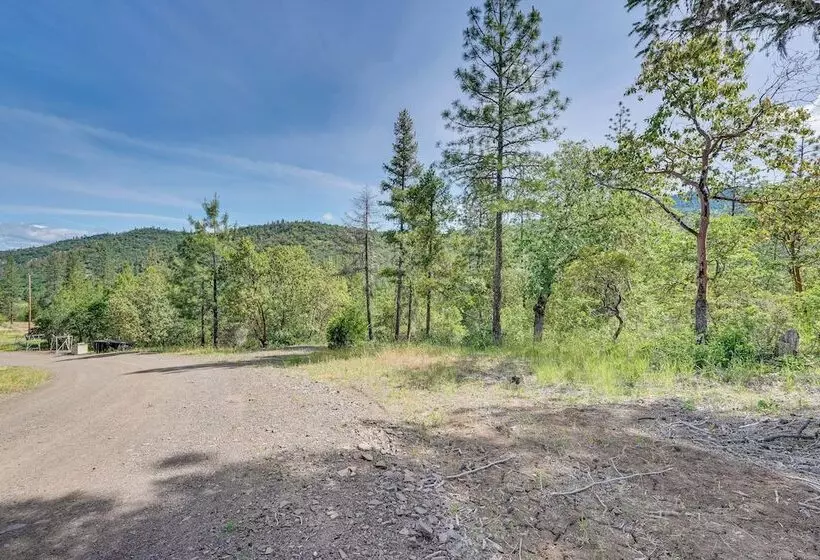 Hiking Trail On Site: Mtn View Eagle Point Retreat