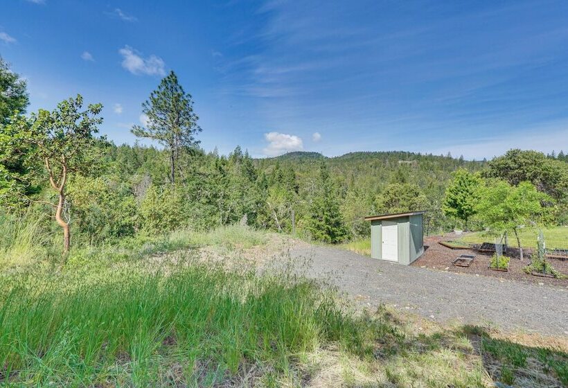 Hiking Trail On Site: Mtn View Eagle Point Retreat