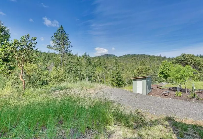 Hiking Trail On Site: Mtn View Eagle Point Retreat