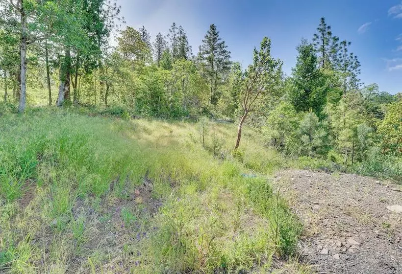 Hiking Trail On Site: Mtn View Eagle Point Retreat