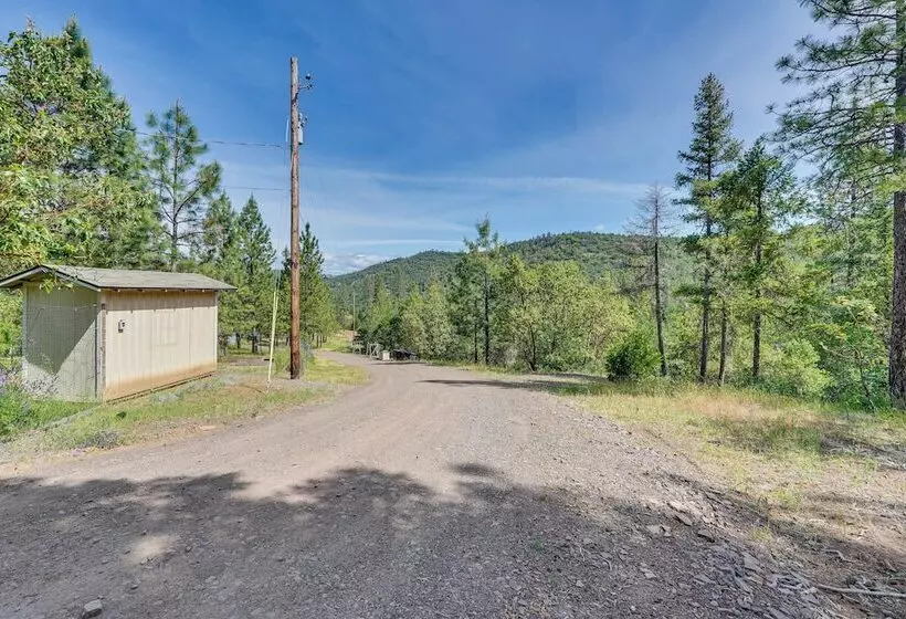 Hiking Trail On Site: Mtn View Eagle Point Retreat