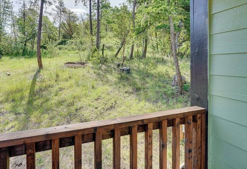 Hiking Trail On Site: Mtn View Eagle Point Retreat