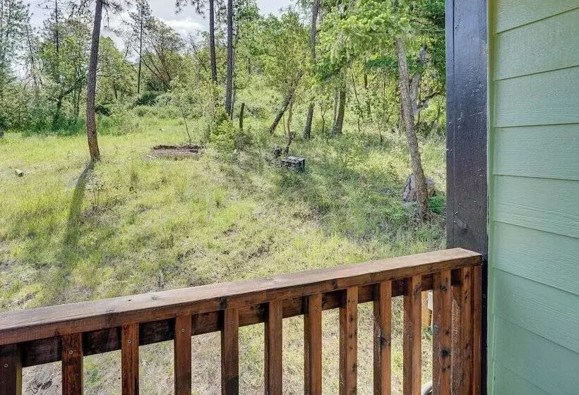 Hiking Trail On Site: Mtn View Eagle Point Retreat