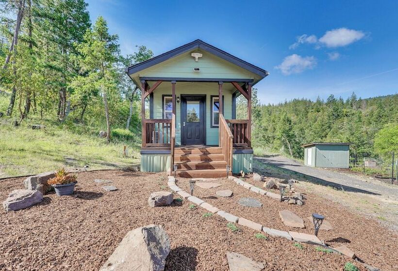 Hiking Trail On Site: Mtn View Eagle Point Retreat