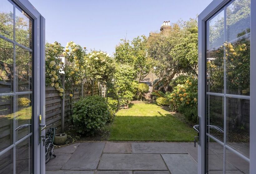إقامة Charming 4 Bed House In South East London