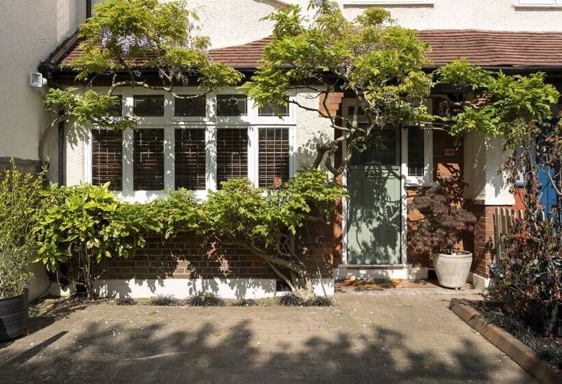 إقامة Charming 4 Bed House In South East London