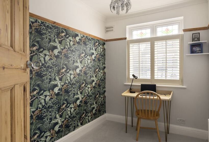 إقامة Charming 4 Bed House In South East London