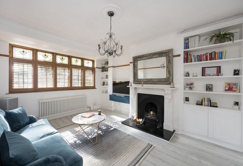 إقامة Charming 4 Bed House In South East London