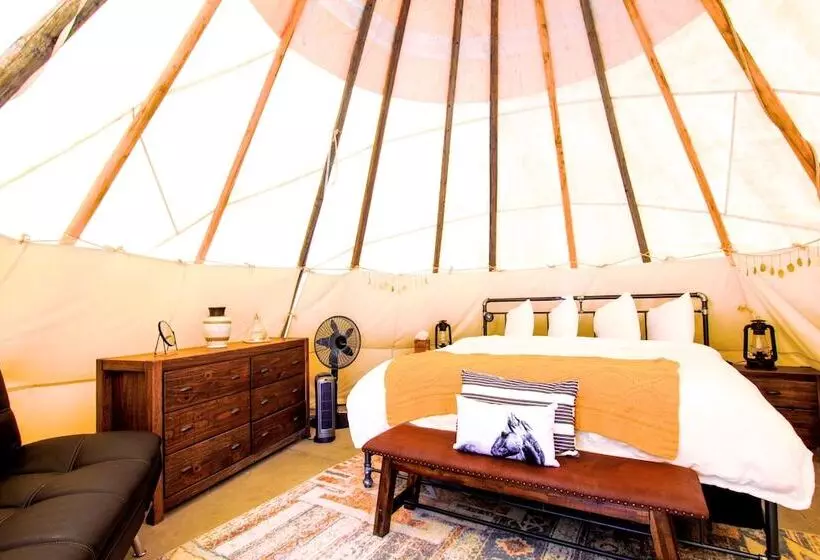 リゾートホテル Yellowstone Tipis