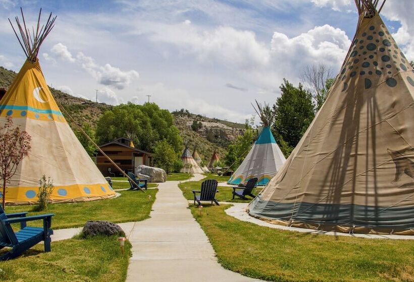 منتجع Yellowstone Tipis