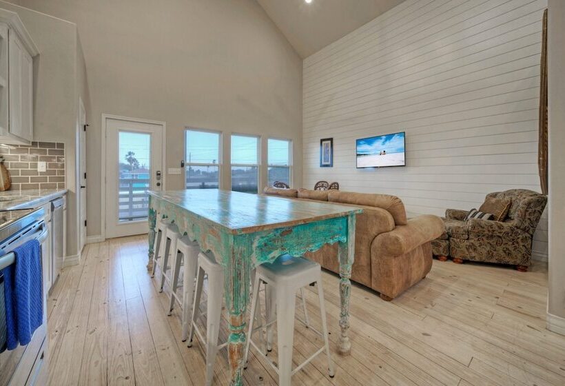 Pool Access + Boat Dock Steps To The Gulf The Pintail By Avantstay