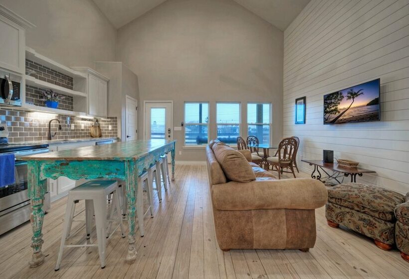 Pool Access + Boat Dock Steps To The Gulf The Pintail By Avantstay