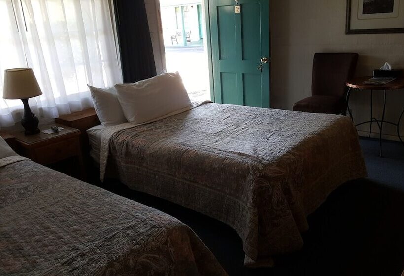 Bishop Village Motel