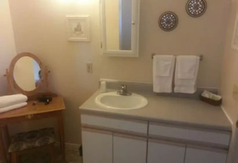 Bishop Village Motel