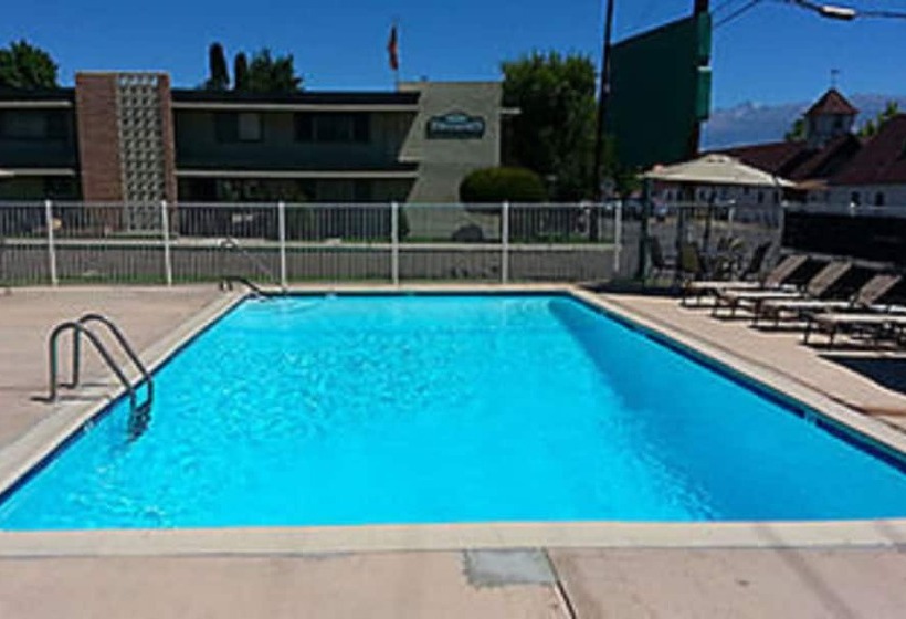 Bishop Village Motel