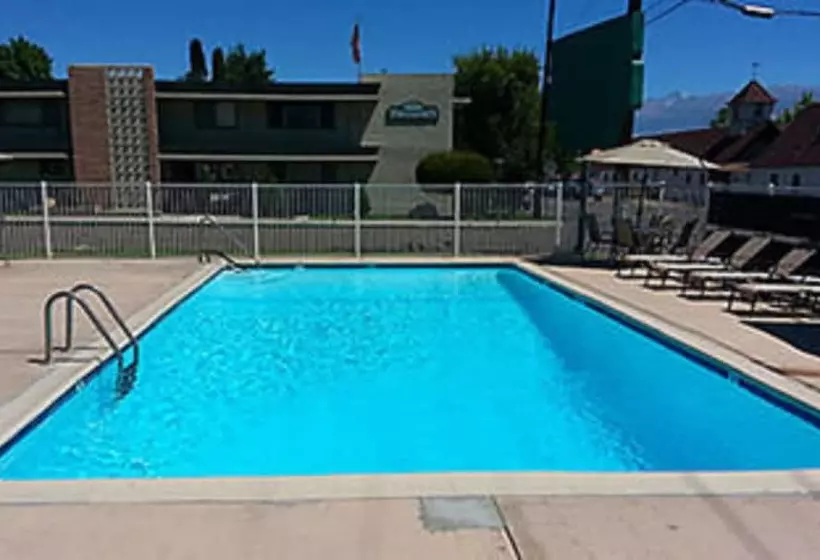 Bishop Village Motel