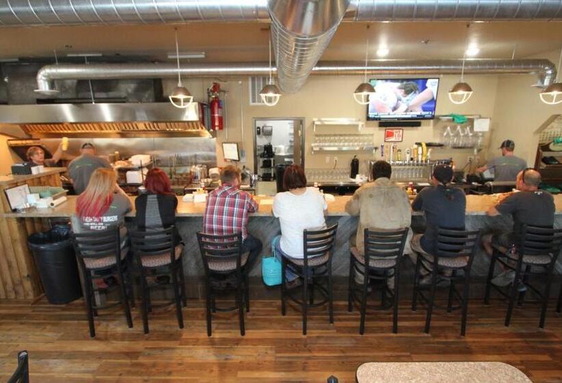 فندق Bowman Lodge & Convention Center