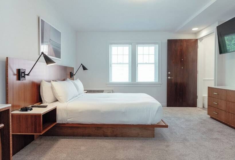 Отель Skaneateles Boutique