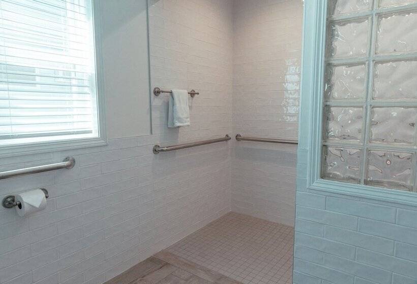 Отель Skaneateles Boutique