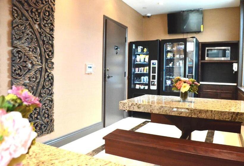 בית מלון כפרי Tuscan Garden Inn