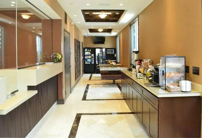 Hotelli Tuscan Garden Inn