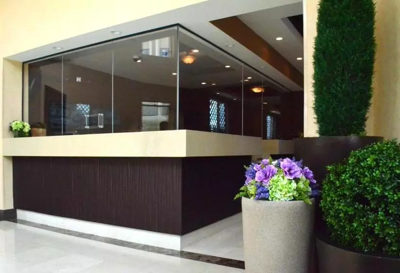 Hotelli Tuscan Garden Inn