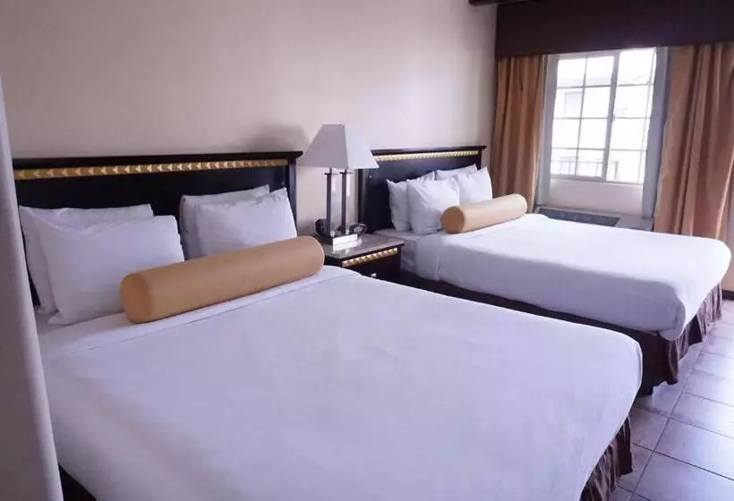 Hotelli Tuscan Garden Inn