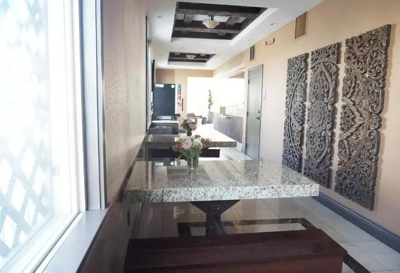 Hotelli Tuscan Garden Inn