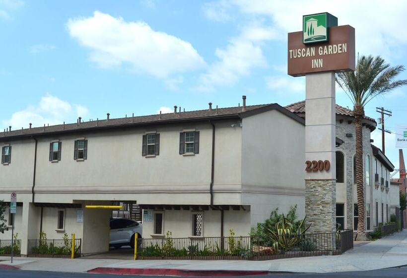 בית מלון כפרי Tuscan Garden Inn