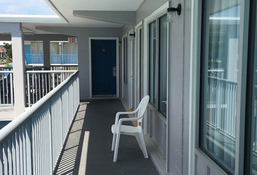 فندق على الطريق Admiral Motor Inn