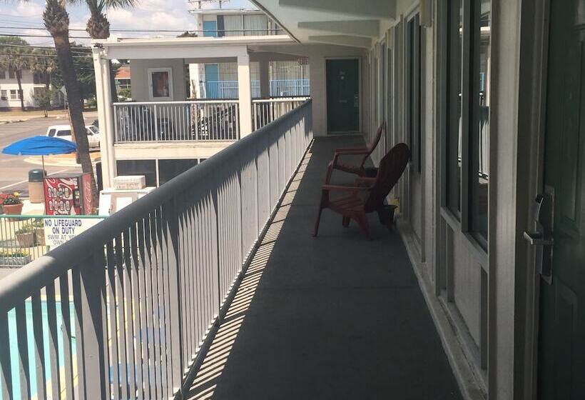 فندق على الطريق Admiral Motor Inn