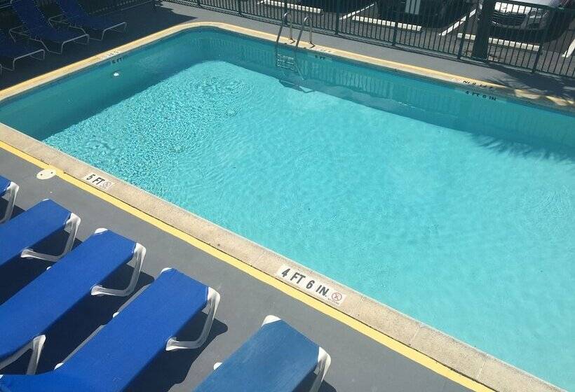 فندق على الطريق Admiral Motor Inn