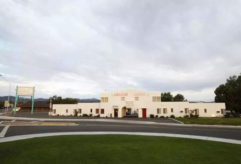 مُتل Apache Lodge