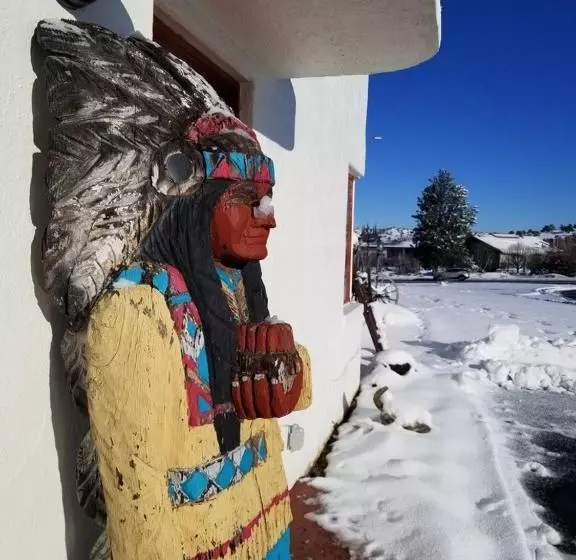 مُتل Apache Lodge