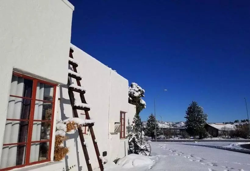 مُتل Apache Lodge