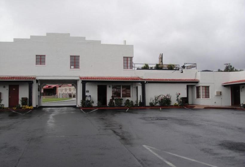 فندق على الطريق Apache Lodge