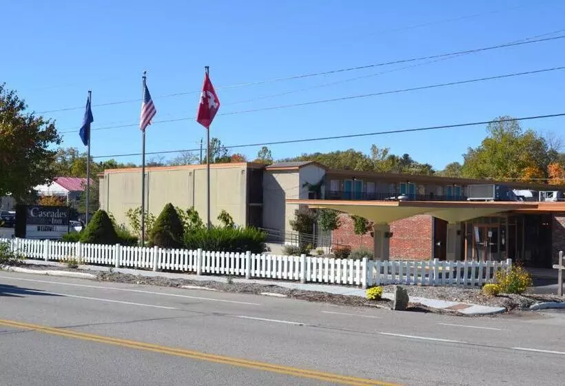 モーテル Cascades Inn