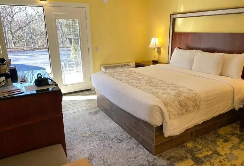 モーテル Cascades Inn
