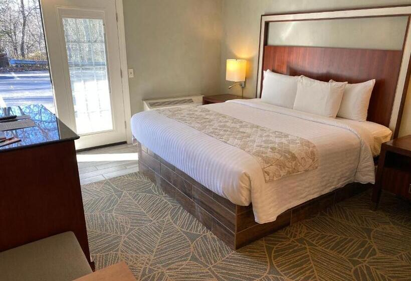 فندق على الطريق Cascades Inn