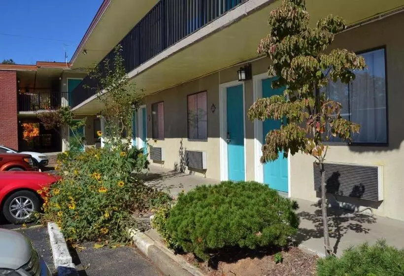 モーテル Cascades Inn