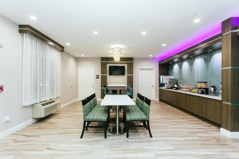 מוטל Express Inn  Spring