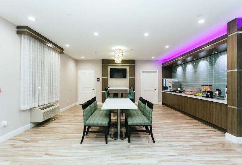 מוטל Express Inn  Spring