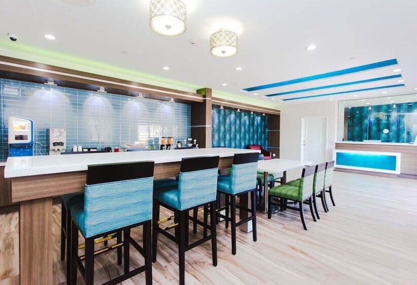 מוטל Express Inn  Spring