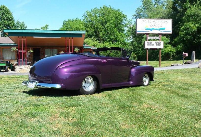 Мотель Two Rivers Lodge