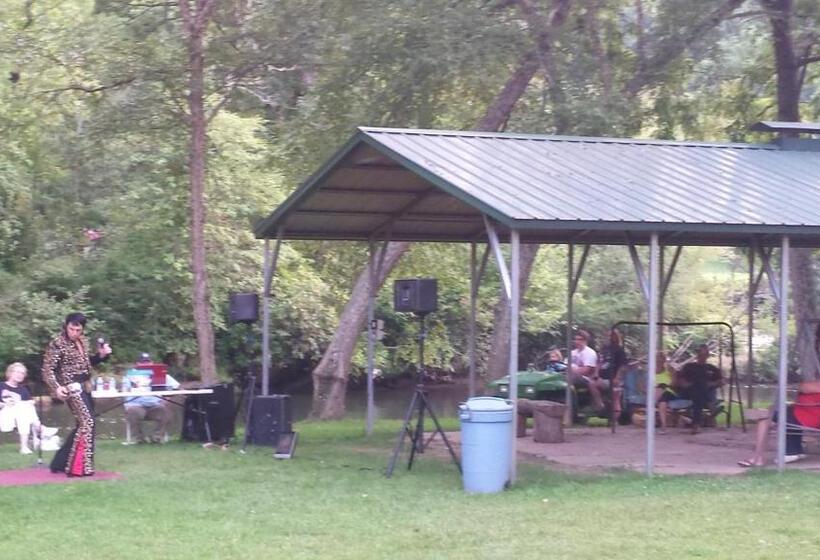 Мотель Two Rivers Lodge