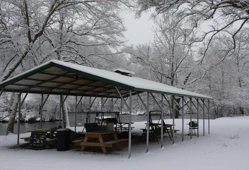 Мотель Two Rivers Lodge