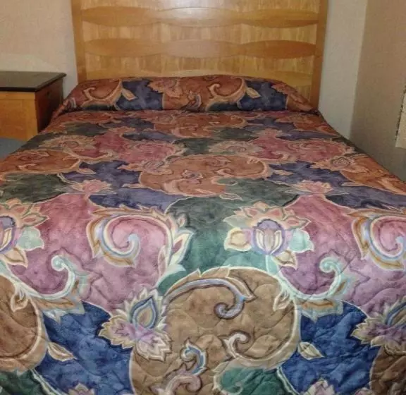 Twin Spruce Motel